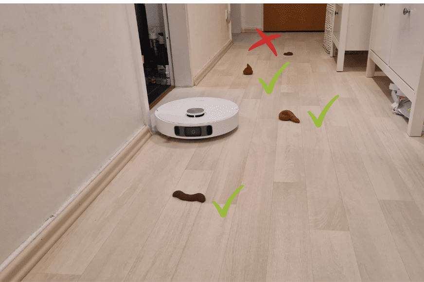 Das Ergebnis des Hinderniserkennungstests des Dreame L10s Ultra beim Umfahren von Hundekot ist zu sehen.